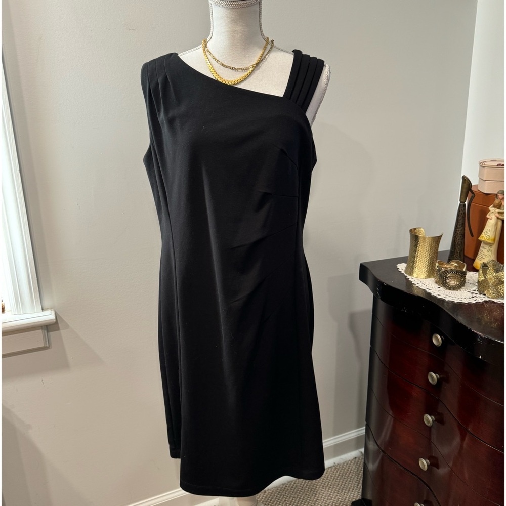 BLACK COCKTAIL DRESS